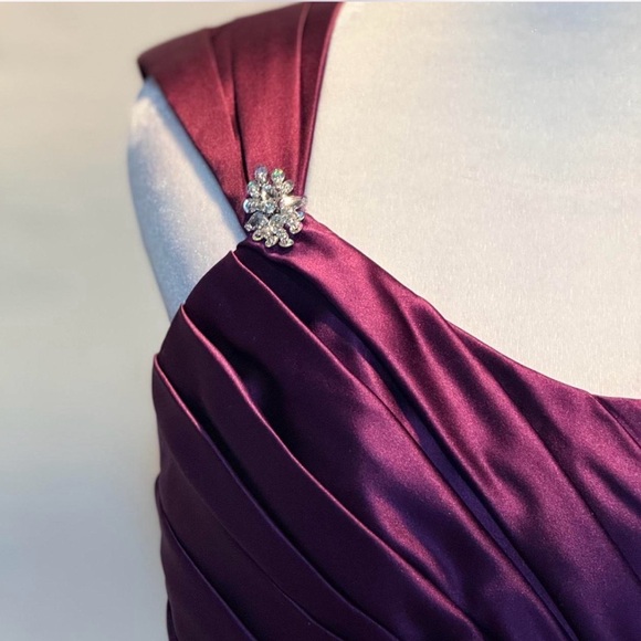 Allure Bridals. Sz 12. Off Shoulder. Purple,plum,black. P-P18”L-41” - Picture 3 of 6